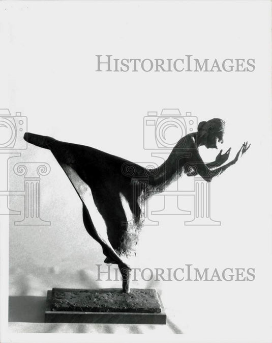 1992 Press Photo Andrew DeVries' sculpture 