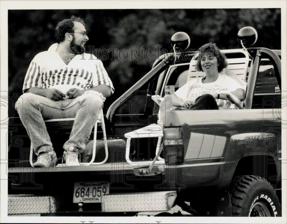 1988 Press Photo Dennis &amp; Mary Ann Mankowsky at Northfield Drive In, MA- Historic Images