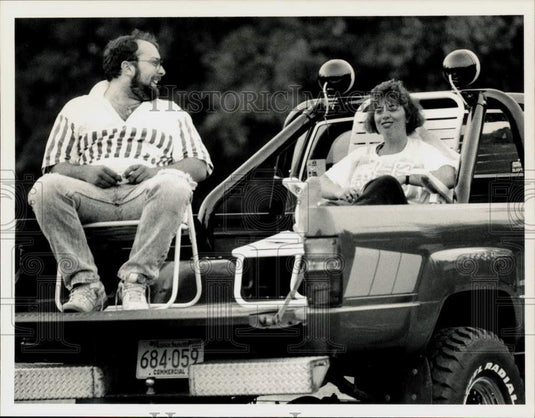 1988 Press Photo Dennis & Mary Ann Mankowsky at Northfield Drive In, MA- Historic Images