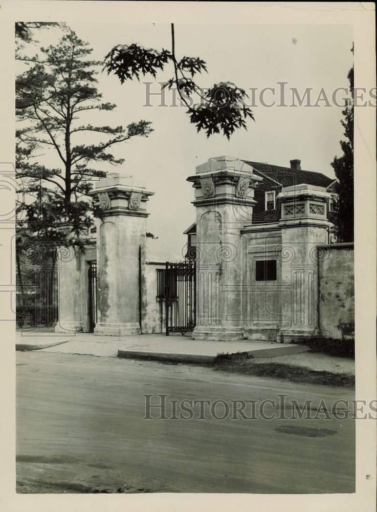 Press Photo Entrance to Pratt Field at Springfield College - sra25968- Historic Images