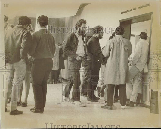 1970 Press Photo Information and Complaints Line, Springfield Colleges' Protest- Historic Images