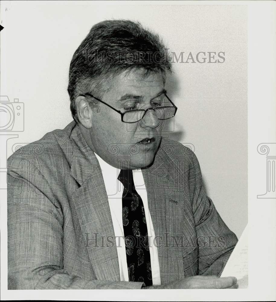 1990 Press Photo Raymond Murphy, Director of Holyoke Housing Authority- Historic Images