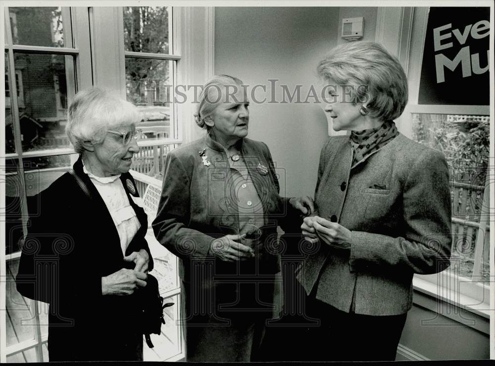 1990 Press Photo Lieutenant Governor Evelyn Murphy, Molly Yard &amp; Francis Crowe- Historic Images