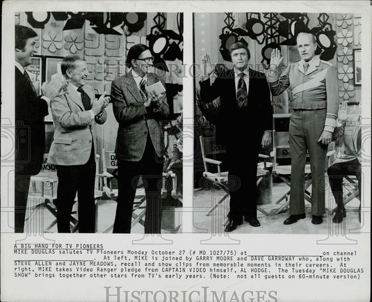 1975 Press Photo Host with Guests on "The Mike Douglas Show" - sra27597- Historic Images
