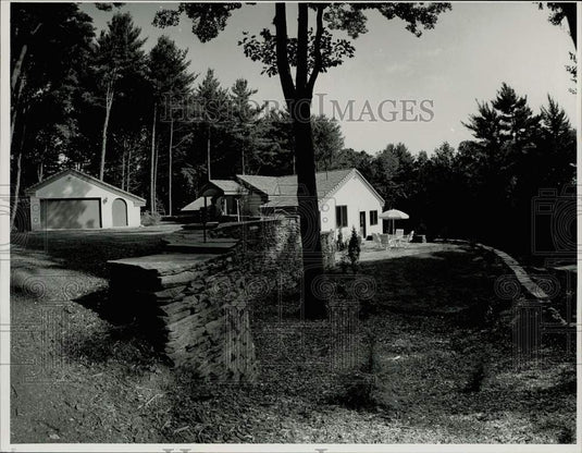 1990 Press Photo Home of Pat and Ernie Ellis, Leverett, Massachusetts- Historic Images
