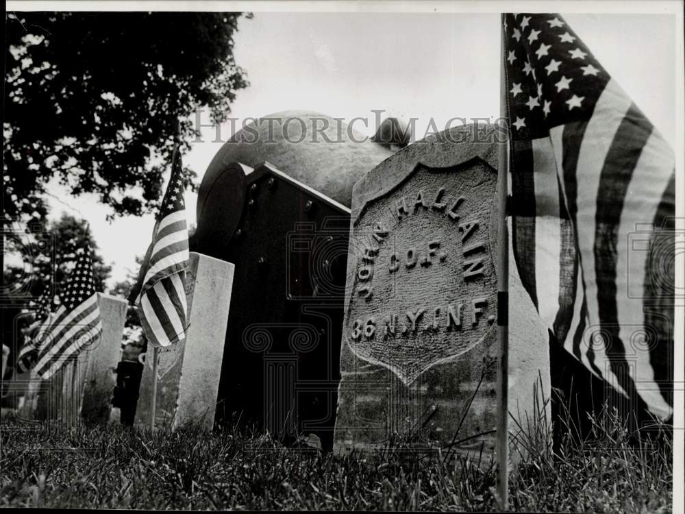 1982 Press Photo Gravesite of John Hallain at St. Michael&#39;s Cemetery - sra28588- Historic Images