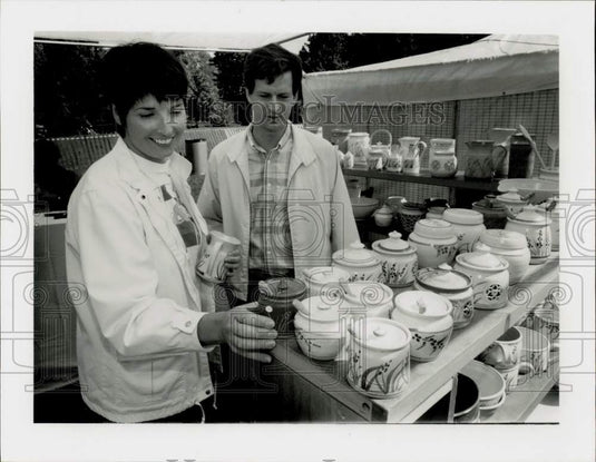 1991 Press Photo Chris & Paul Dziengelewski select pottery at WestFest, MA- Historic Images