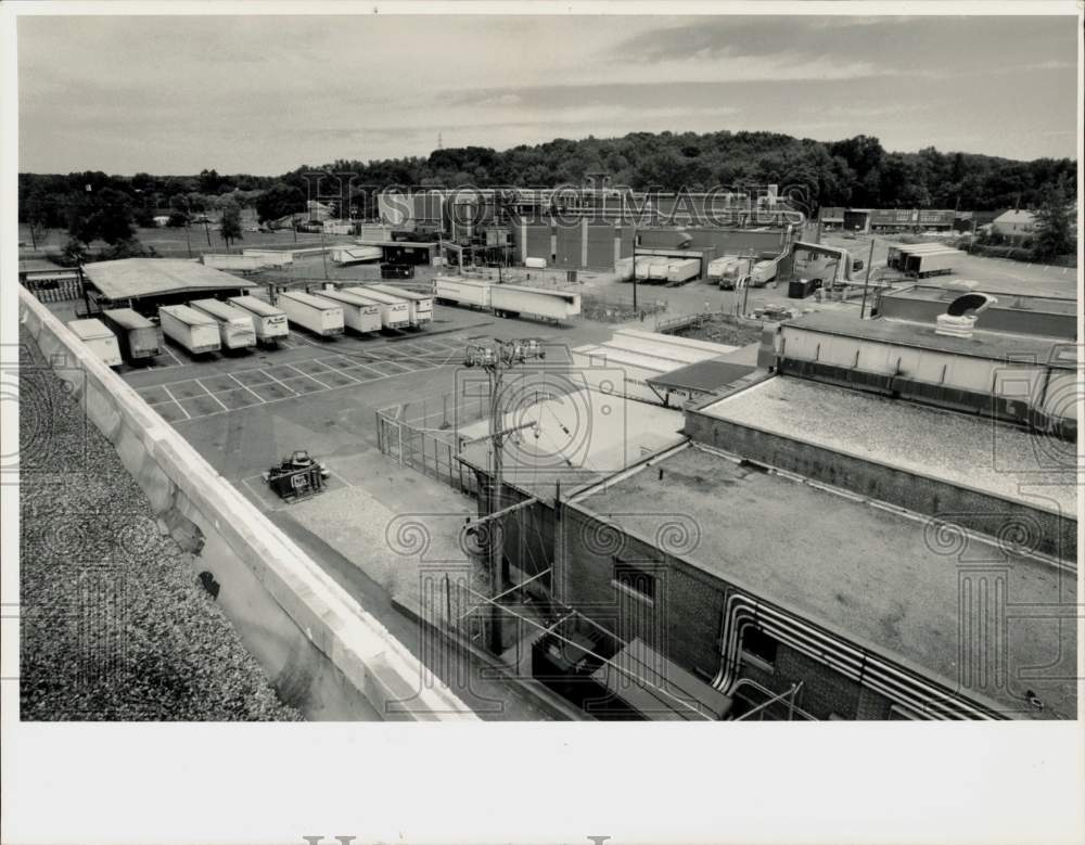 1988 Press Photo Overview of James River Graphics facility, South Hadley, MA- Historic Images