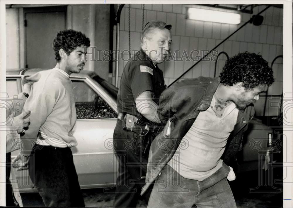 1989 Press Photo Holyoke Police Officers arrest two men on drug charges.- Historic Images