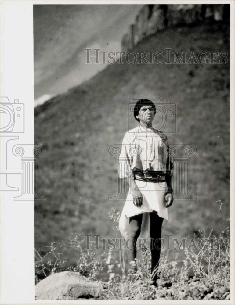 Press Photo Man standing in Mexico - sra32747- Historic Images