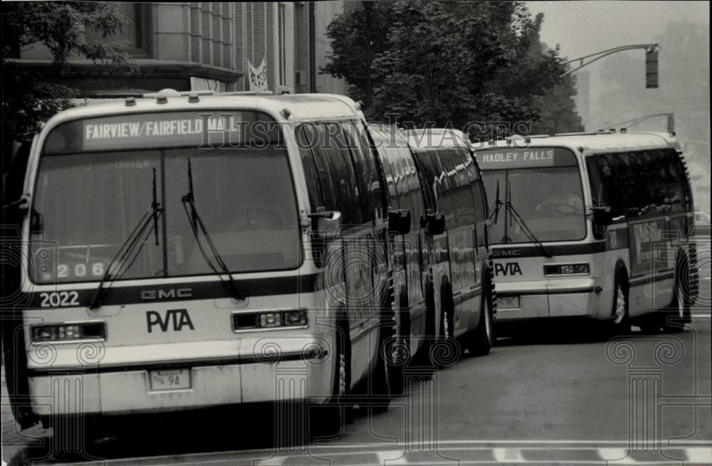 1987 Press Photo PVTA busses in front of Holyoke City Hall, Massachusetts- Historic Images