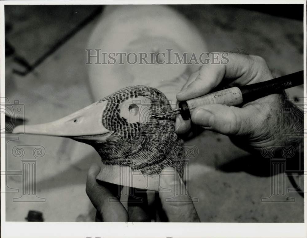 1988 Press Photo Ray Phaneuf works with wood burning iron for carving birds.- Historic Images