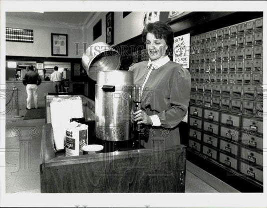 1991 Press Photo Greenfield Postmaster Deborah Phillips preparing coffee.- Historic Images