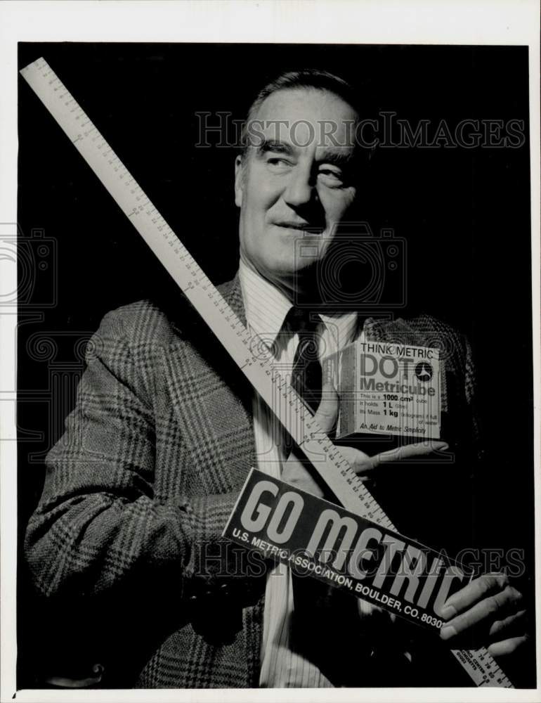 1984 Press Photo Evan Johnston, of Easthampton, Massachusetts, with metrics.- Historic Images