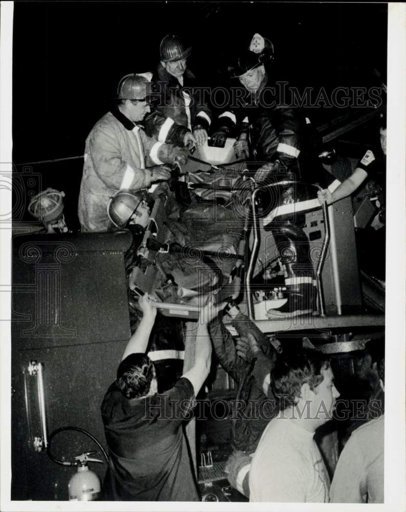 Press Photo Firefighters and paramedics at a fire scene. - sra34264- Historic Images