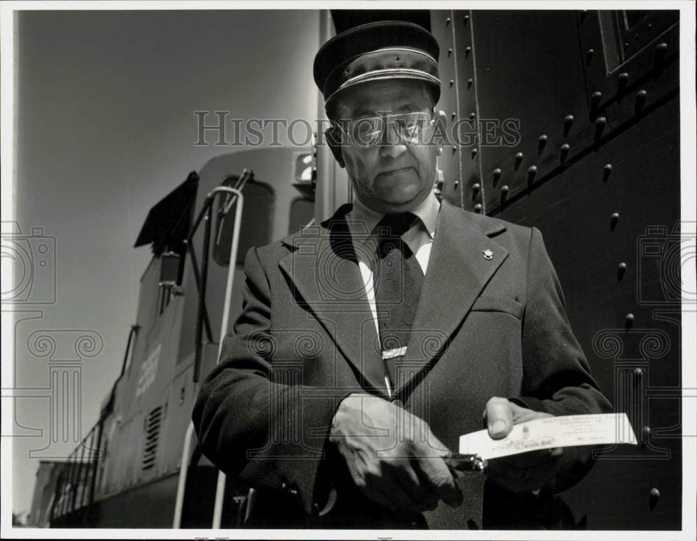 1987 Press Photo Edward Marcotte punches Pioneer Valley Railroad Ticket- Historic Images