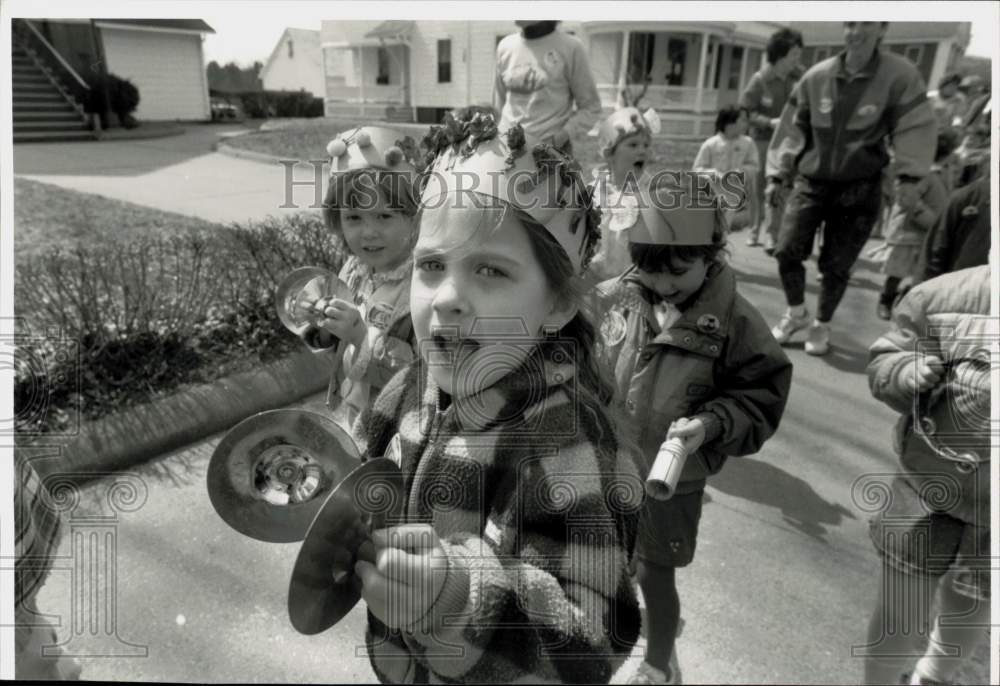 1992 Press Photo Nora Richardson in Week of the Young Child parade in Greenfield- Historic Images