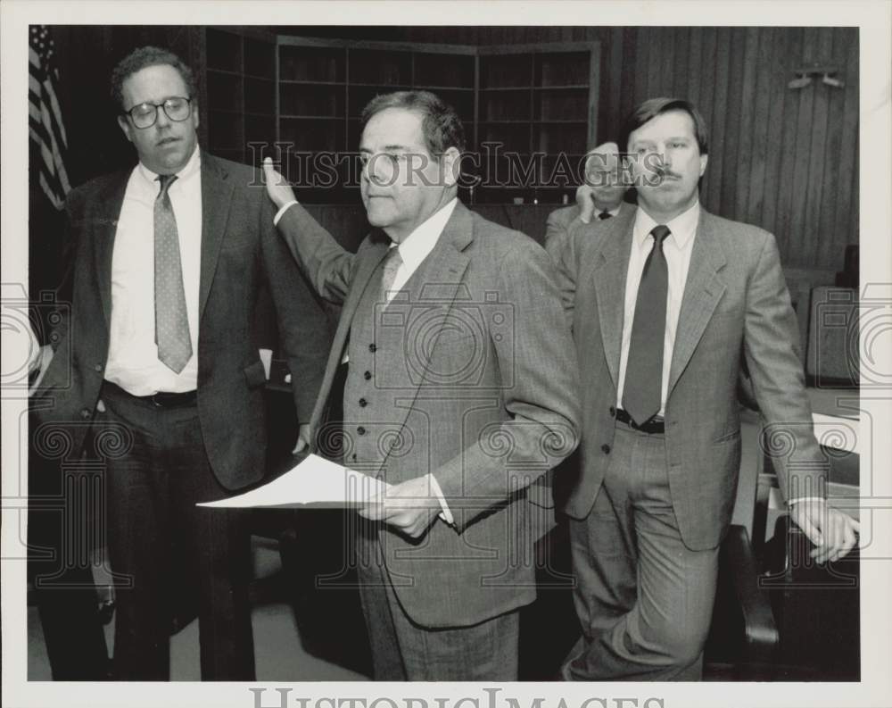 1988 Press Photo Judge Irving Goldblatt Introduces Opposing Attorneys, MA- Historic Images