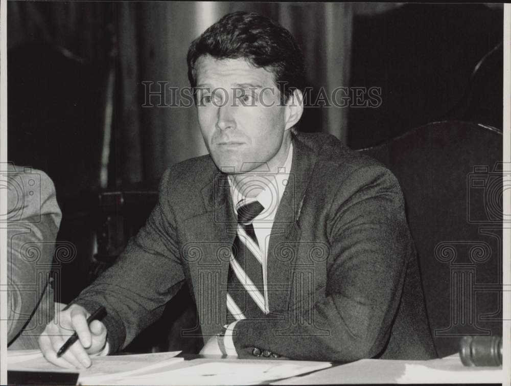 1989 Press Photo State Senator William Golden at Civil Service Hearing, MA- Historic Images