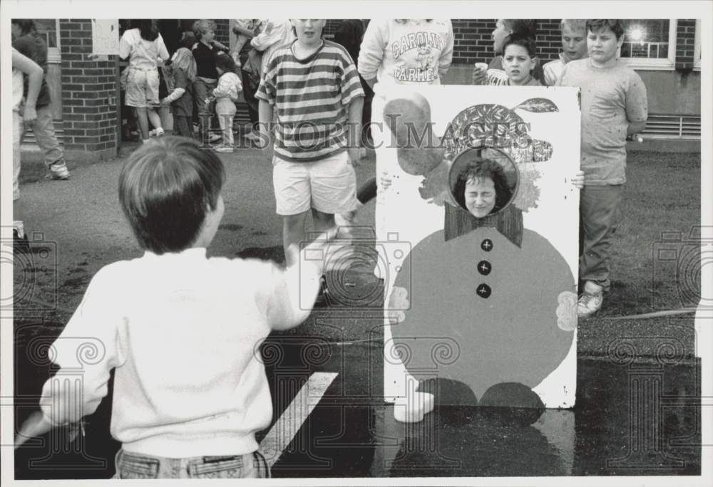 1990 Press Photo Steven Lameroux and Sharon Paquette at Thornton Burgess School.- Historic Images