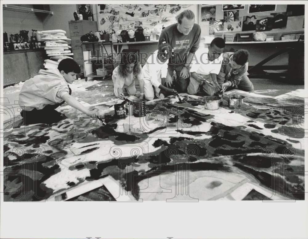 1990 Press Photo Visual Artist Richard Moss and students at Green Meadows School- Historic Images