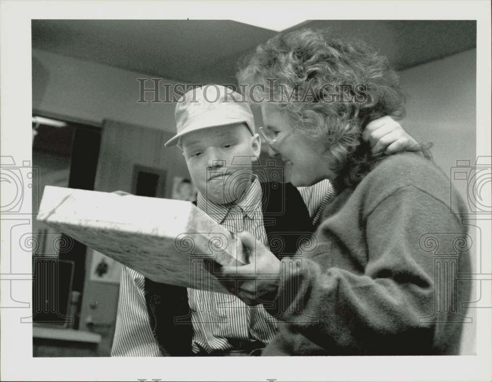 1990 Press Photo Patient Snezana Gets Birthday Gift from Nurse Marilyn Cardano- Historic Images