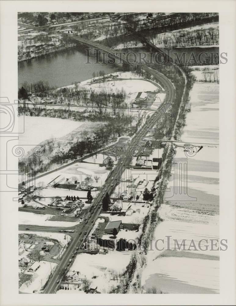 1990 Press Photo Route 9 &amp; Coolidge Bridge, Connecticut River in Northampton, MA- Historic Images