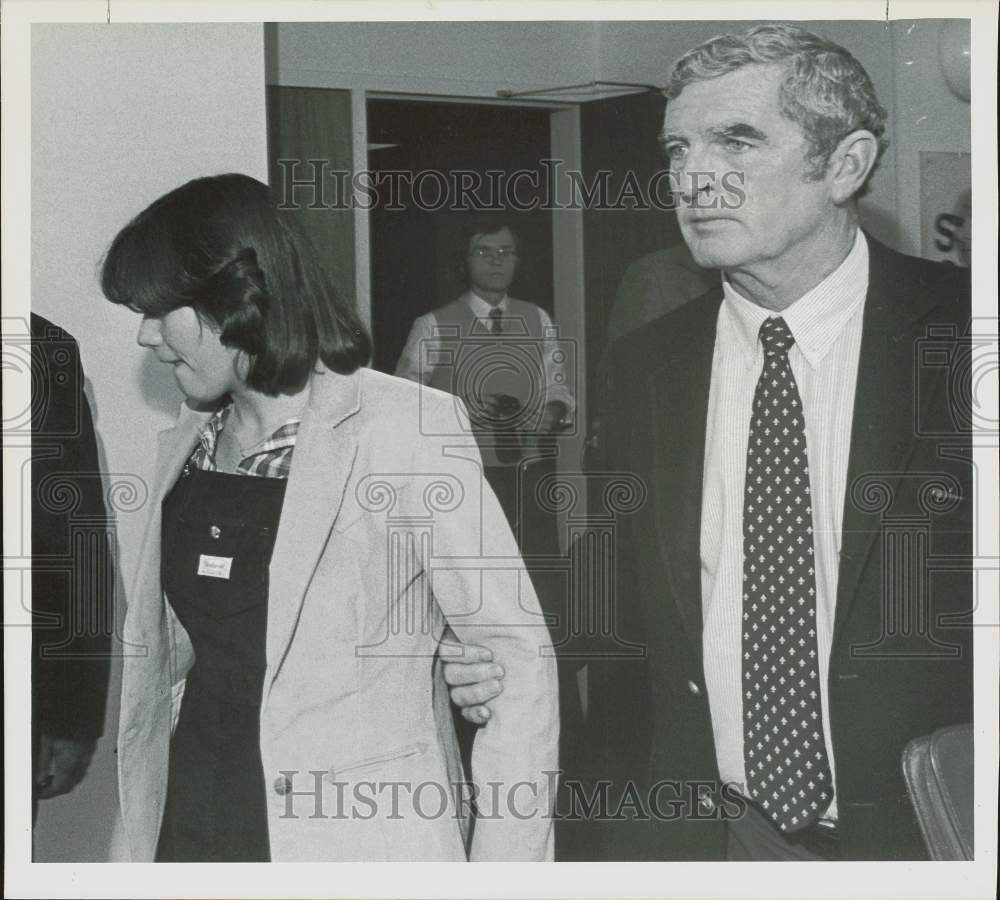 1987 Press Photo Anita Garvey escorted from court by John Foley, in Northampton.- Historic Images