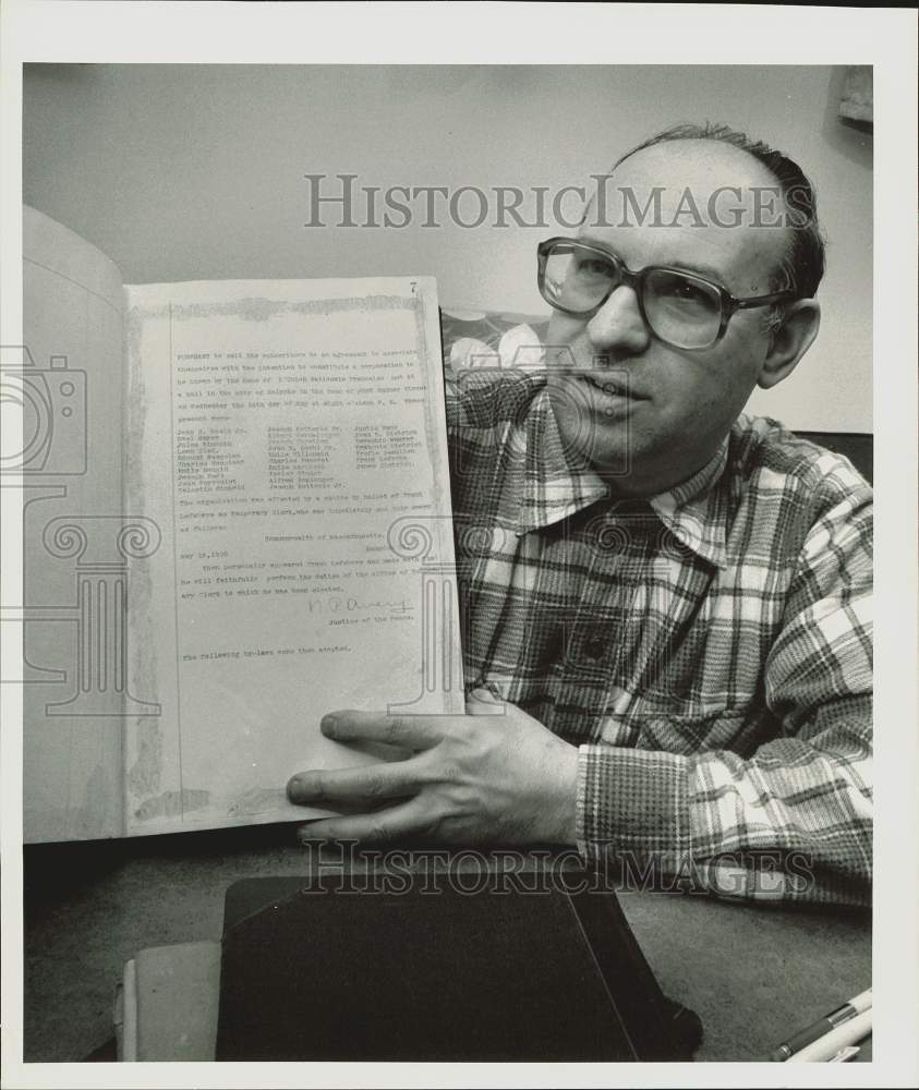 1986 Press Photo Holyoke French Union Member Paul Rame &amp; Club Records, MA- Historic Images