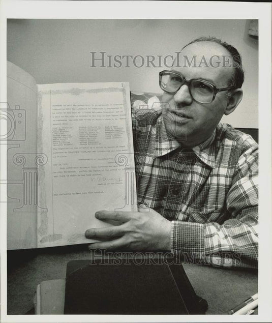 1986 Press Photo Holyoke French Union Member Paul Rame & Club Records, MA- Historic Images
