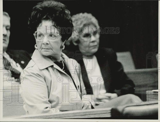 1987 Press Photo .Mrs. Guerci sits and listens - sra38857- Historic Images
