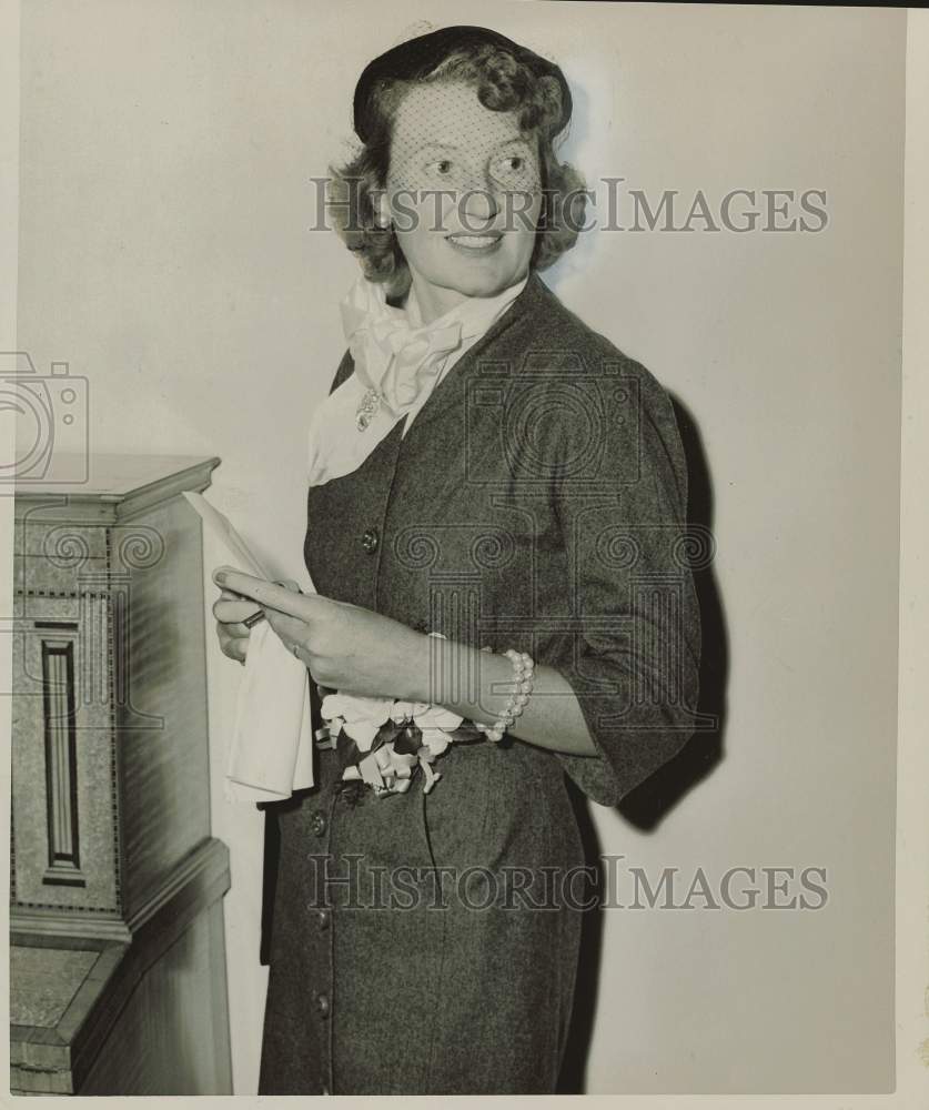 1952 Press Photo Mrs. Henry Cabot Lodge Jr., Wife of Senator - sra39353- Historic Images