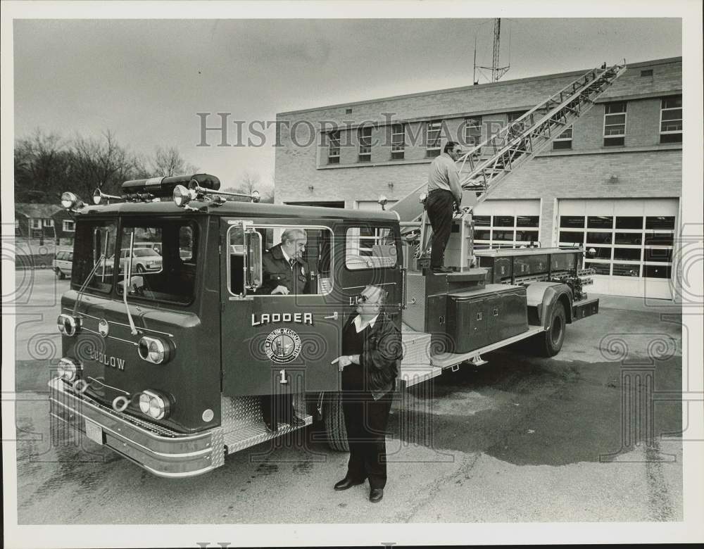 1986 Press Photo Ludlow Fire Department Personnel, Selectman Check Out Truck, MA- Historic Images