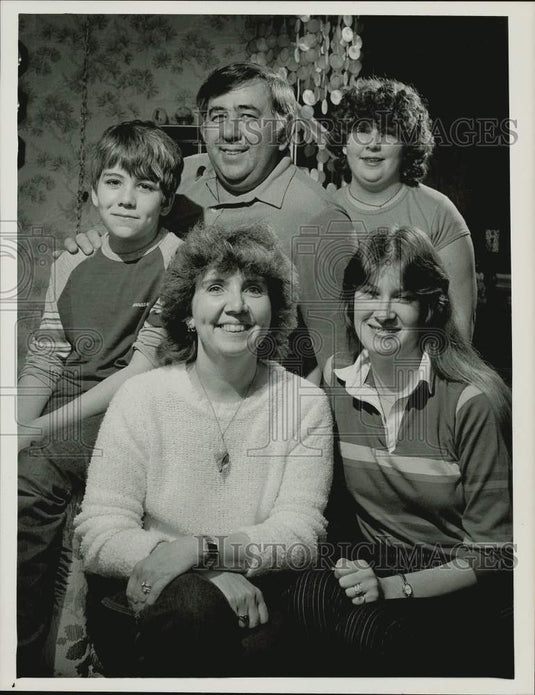 1984 Press Photo The Mathieu Family of Springfield, Massachusetts. - sra40473- Historic Images
