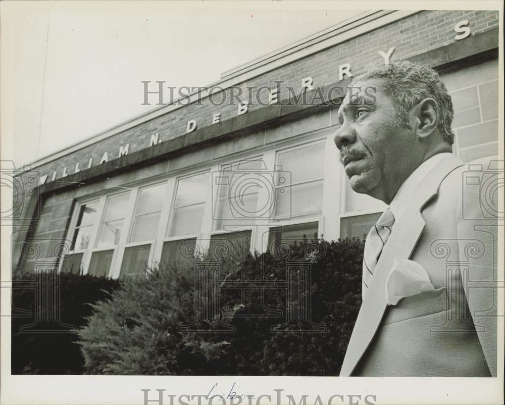 Press Photo Springfield Councilman Paul Mason at DeBerry School, Massachusetts- Historic Images