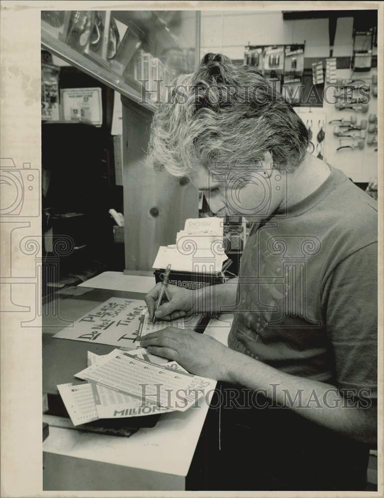 1989 Press Photo Steven Palatt fills out a Massachusetts Millions lottery slip.- Historic Images