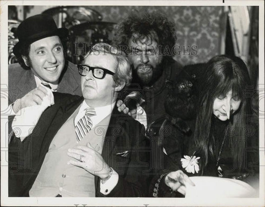 Press Photo Jerry Summers & Joe Flynn with Co-Stars in Movie Scene - srp00217- Historic Images