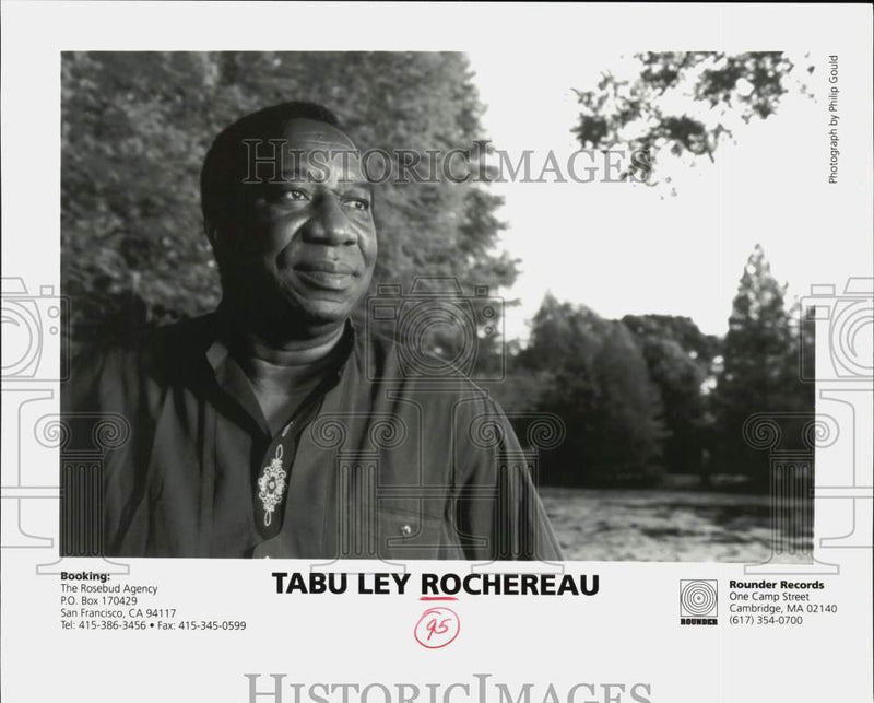 Load image into Gallery viewer, 1995 Press Photo Musician Tabu Ley Rochereau - srp03092
