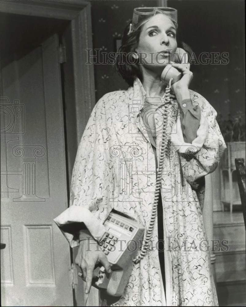 Load image into Gallery viewer, 1991 Press Photo Catherine Russell in a scene from "Perfect Crime." - srp03923
