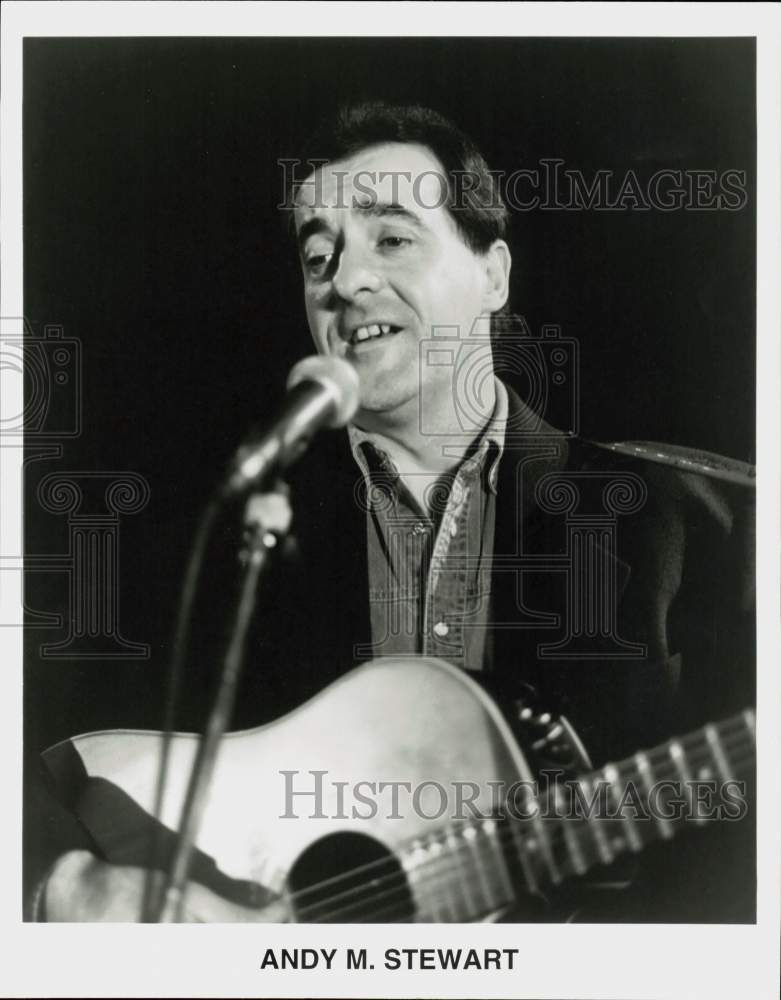 Load image into Gallery viewer, Press Photo Andy M. Stewart, Scottish singer, songwriter and musician.
