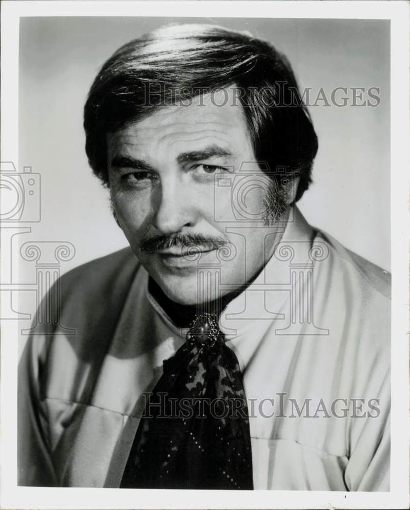Load image into Gallery viewer, 1975 Press Photo Howard Keel, American actor and singer. - srp06678
