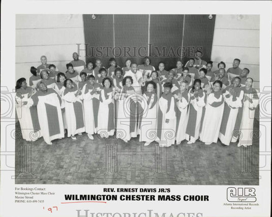 1997 Press Photo Reverend Ernest Davis Jr.'s Wilmington Chester Mass Choir- Historic Images