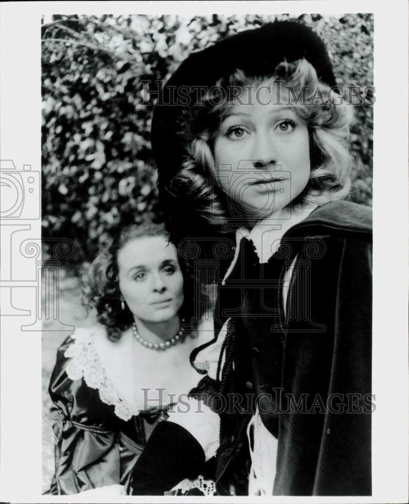 Load image into Gallery viewer, Press Photo Felicity Kendal &amp; Sinead Cusack in "Twelfth Night" - srp09549
