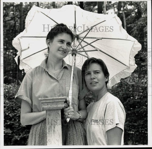 1988 Press Photo Molly Regan & Dana Morosini in Rehearsal for "Tom Jones" Play- Historic Images