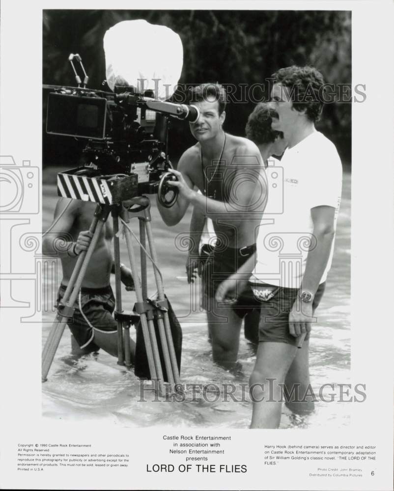 1990 Press Photo Director Harry Hook on &quot;Lord of the Flies&quot; Movie Set- Historic Images