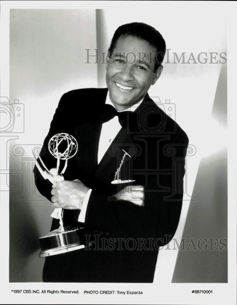 1997 Press Photo Bryant Gumbel in 49th Annual Primetime Emmy Awards - srp14575- Historic Images