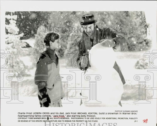 1998 Press Photo Joseph Cross and Michael Keaton in a scene from "Jack Frost."