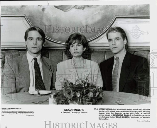 1988 Press Photo Jeremy Irons and Genevieve Bujold star in "Dead Ringers."- Historic Images