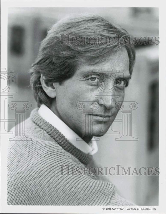 1986 Press Photo Actor Charles Dance in "Out on a Limb" - srp18462- Historic Images