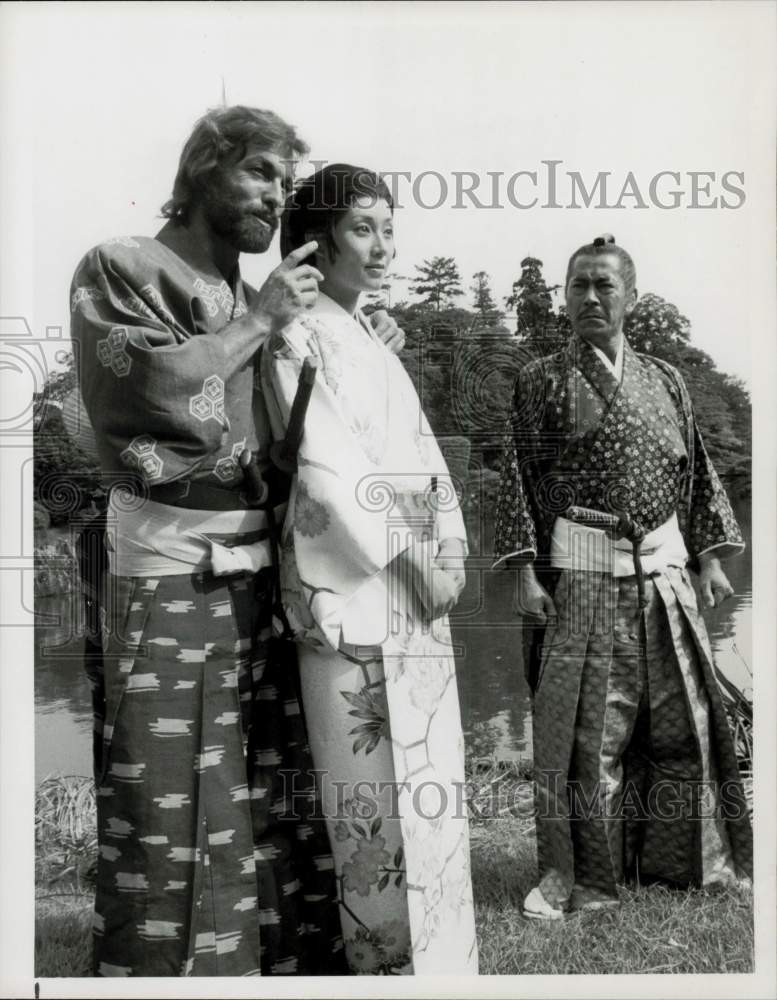 1980 Press Photo Richard Chamberlain, Yoko Shimada, Toshiro Mifune in &quot;Shogun&quot;- Historic Images